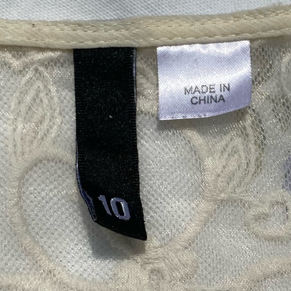 Off white woman’s DIVIDED by H&M lace sheer peasant top size 10 - Picture 3 of 8